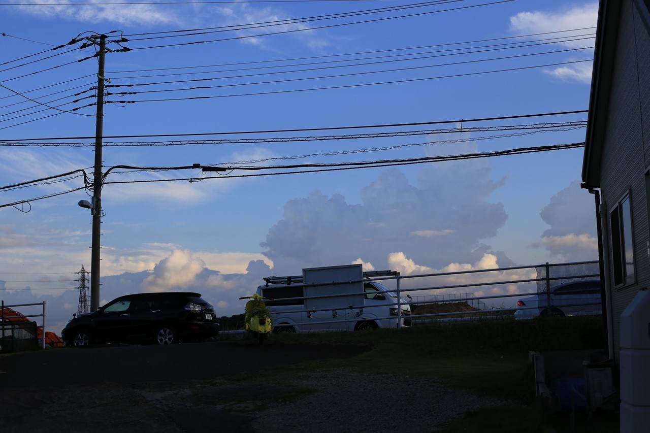 怪しい雲に囲まれた試運転の風景