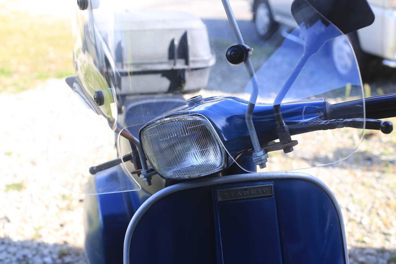 角目のフロントビューを持つP125X