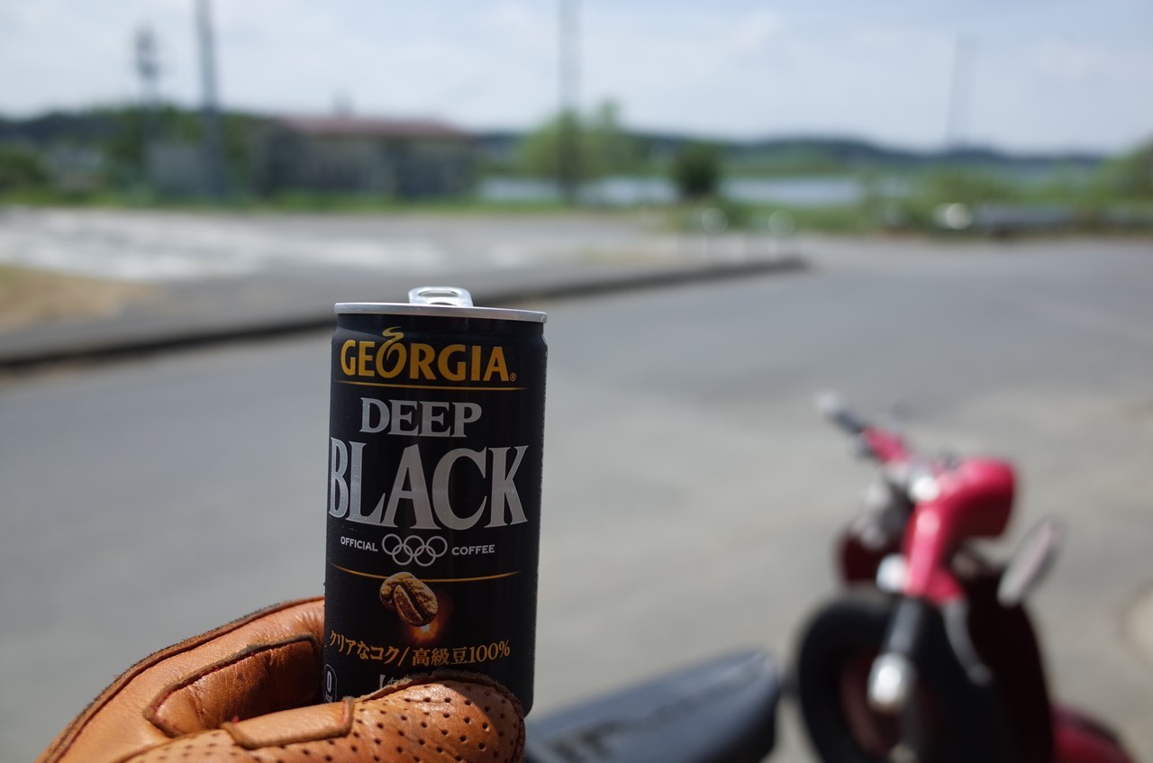 第二キャブレター調整場でアイスコーヒー休憩