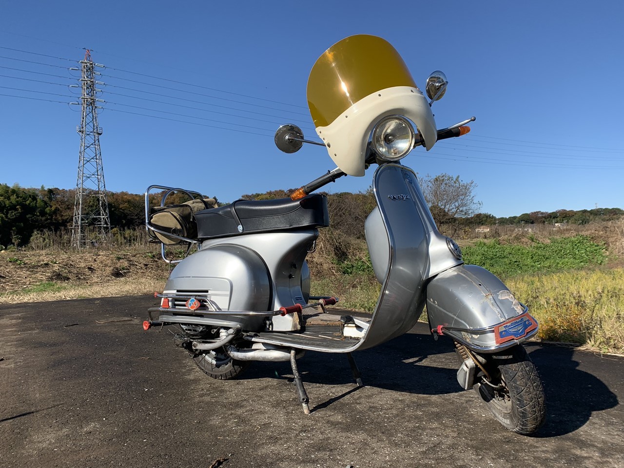 自作したオレンジアクリルのスクリーン