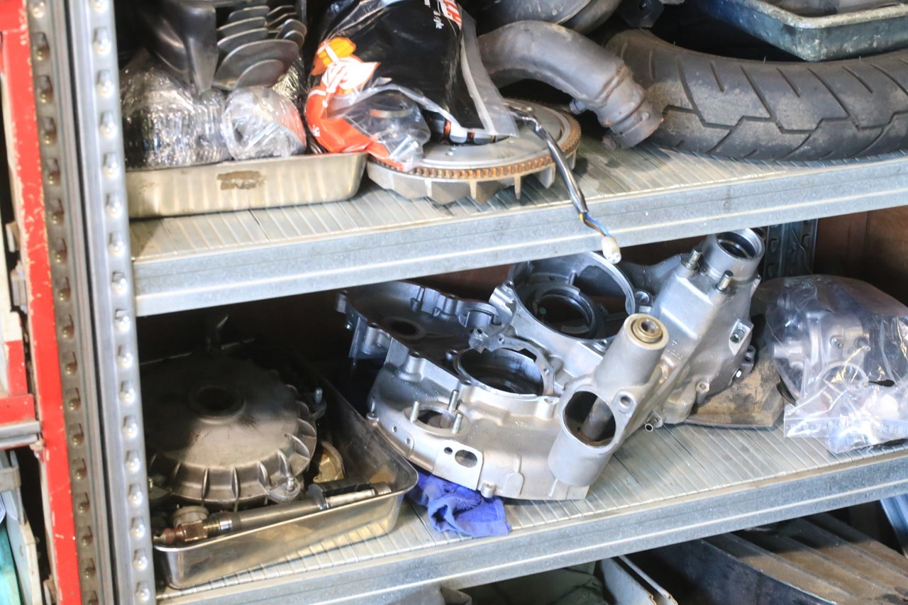 PX150EURO3のエンジン分解後の洗浄作業