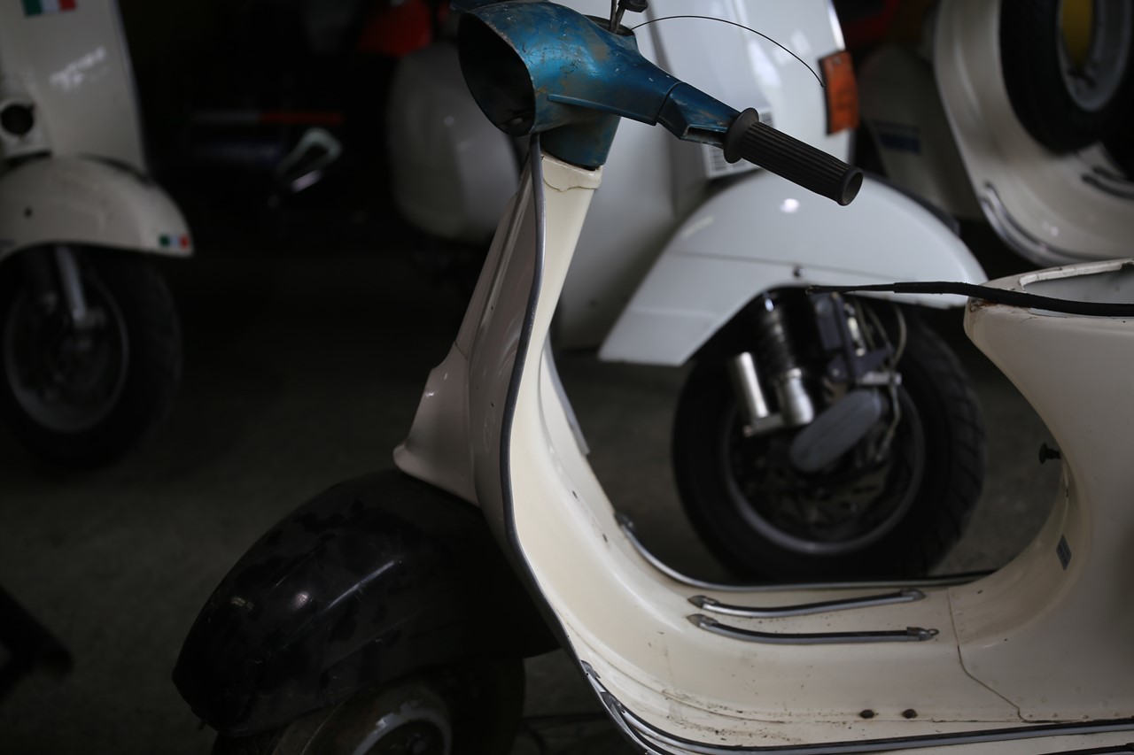 50s中古車の下拵え作業風景