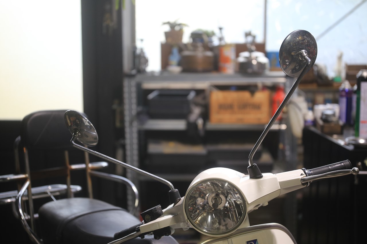 頭からミラーが生えているPX150EURO3