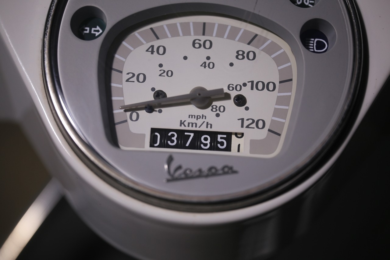 走行距離3795kmを示すメーター表示