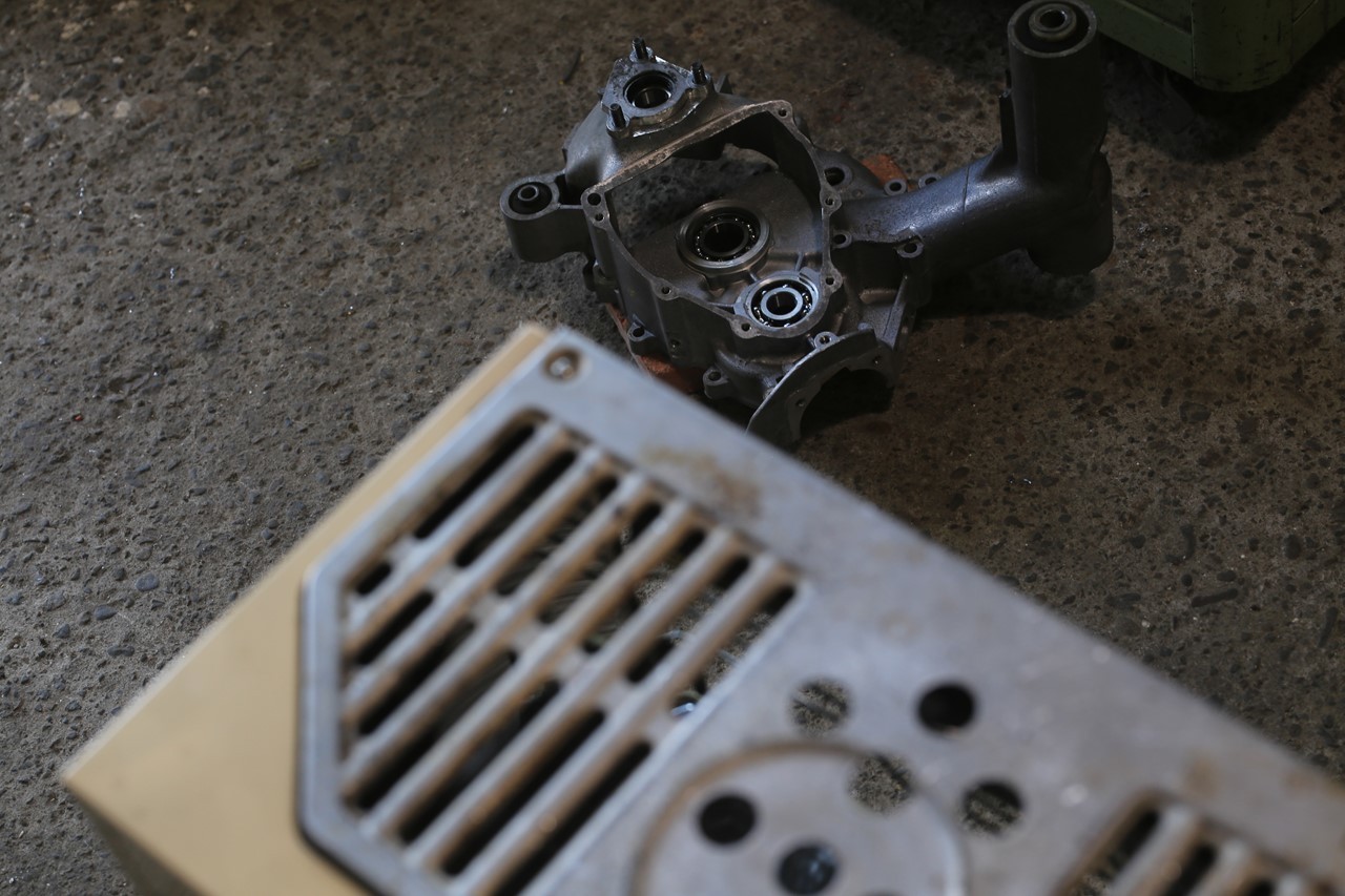 ストーブを使った整備作業