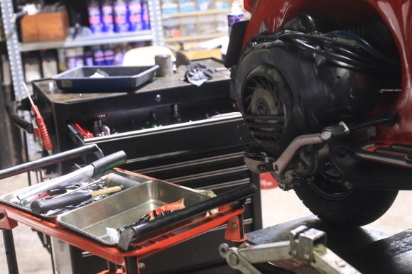 PX150EURO3のエンジン積み込み作業