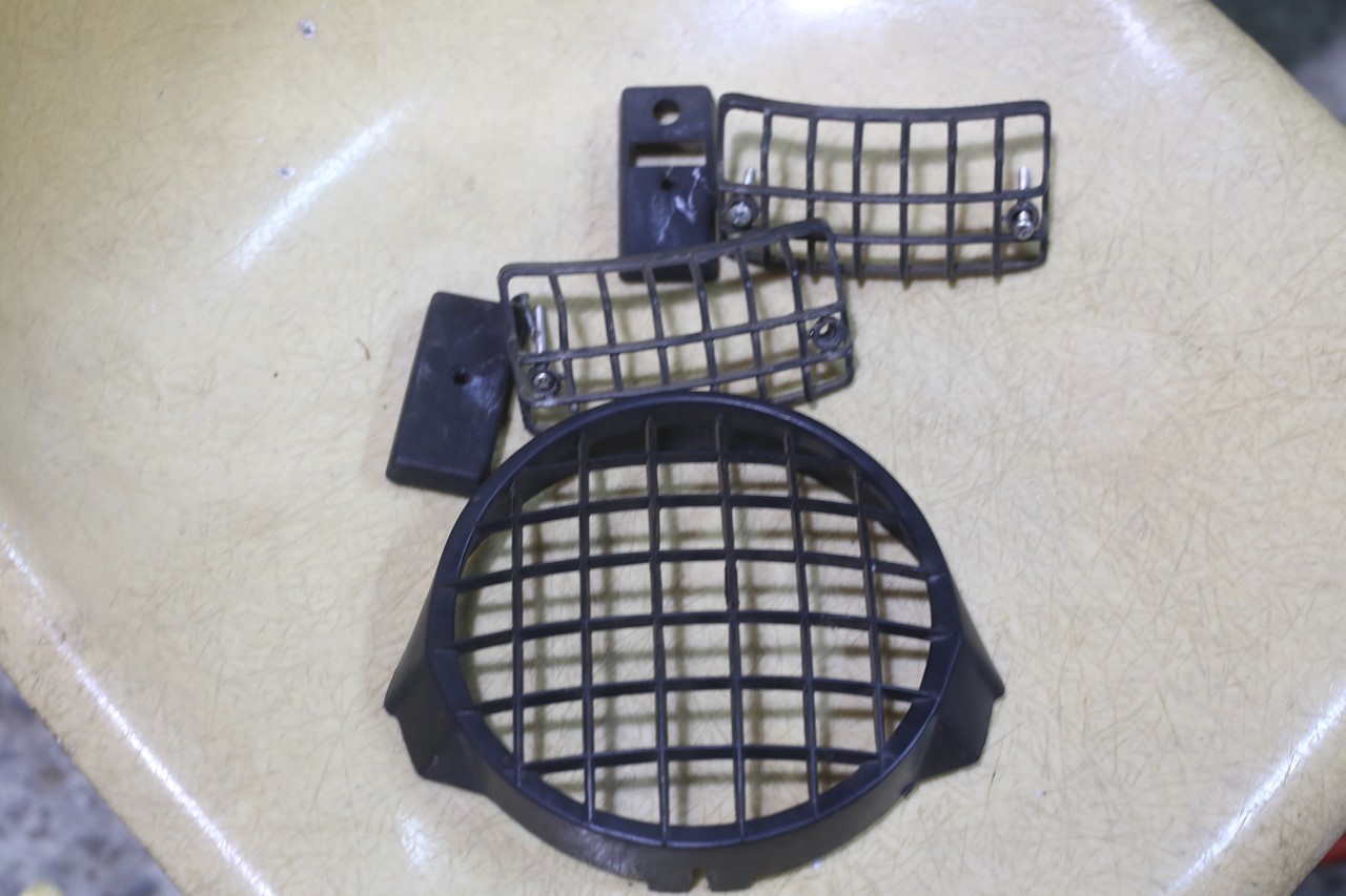 中古車整備で見つけたプラパーツ
