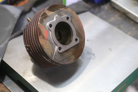 シリンダーの当たりを修正する面研作業