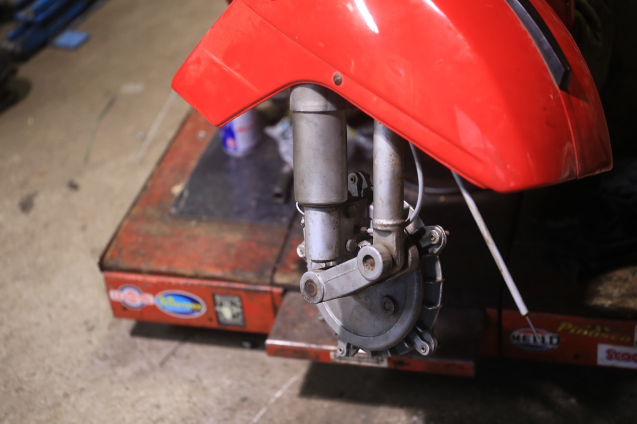 P125Xフロント周り部品装着の様子