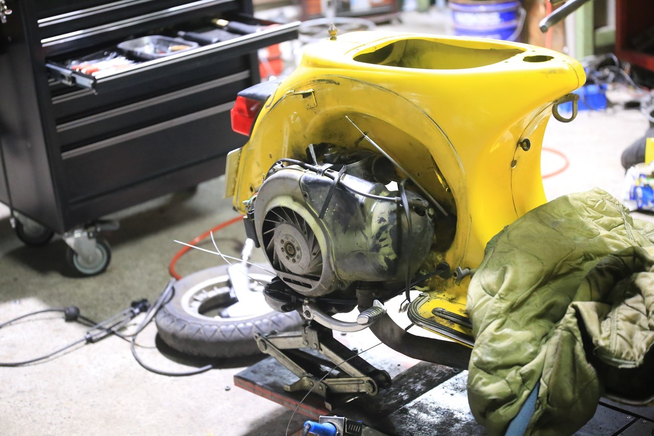 ハーネス入れ替え作業が終わったラリー200の車体