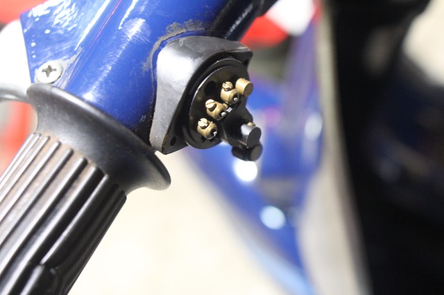 サービス作業中のベスパ125ET3