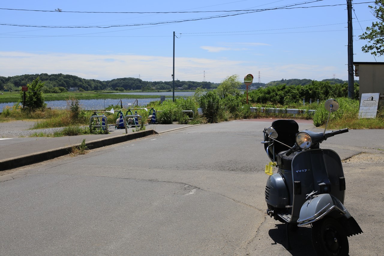 試運転折り返し地点に停めたベスパP200E