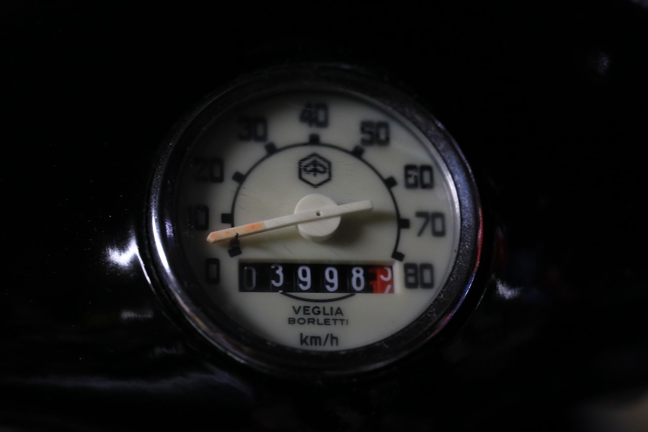 走行距離3998kmを示すメーター
