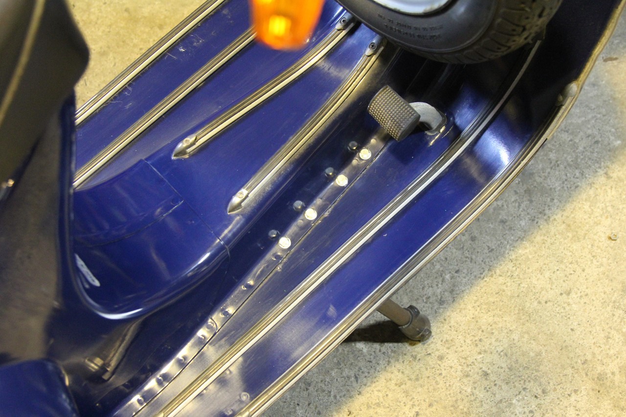 オリジナルペイントのニューブルー車体