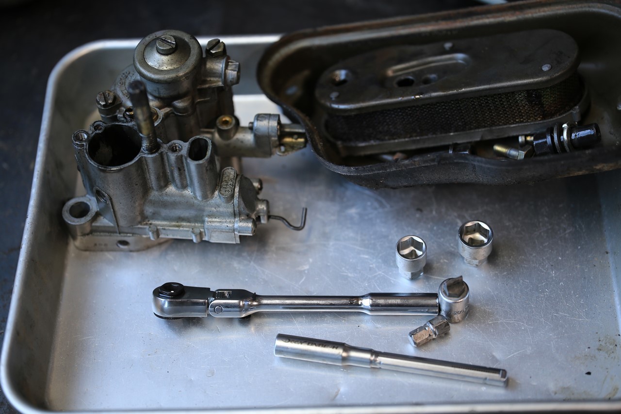 長期不動P125Xのキャブを分解しキャブクリーナーに漬け置き
