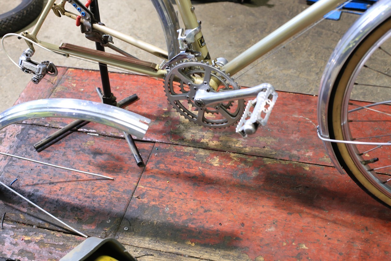 動きが渋くなっていた自転車のディレーラー部分