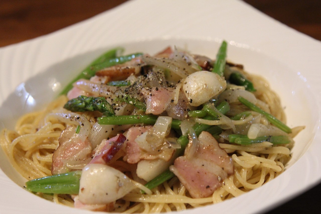 KB農園の収穫野菜（ニンニク・玉ねぎ・カブ・アスパラ・鷹の爪）