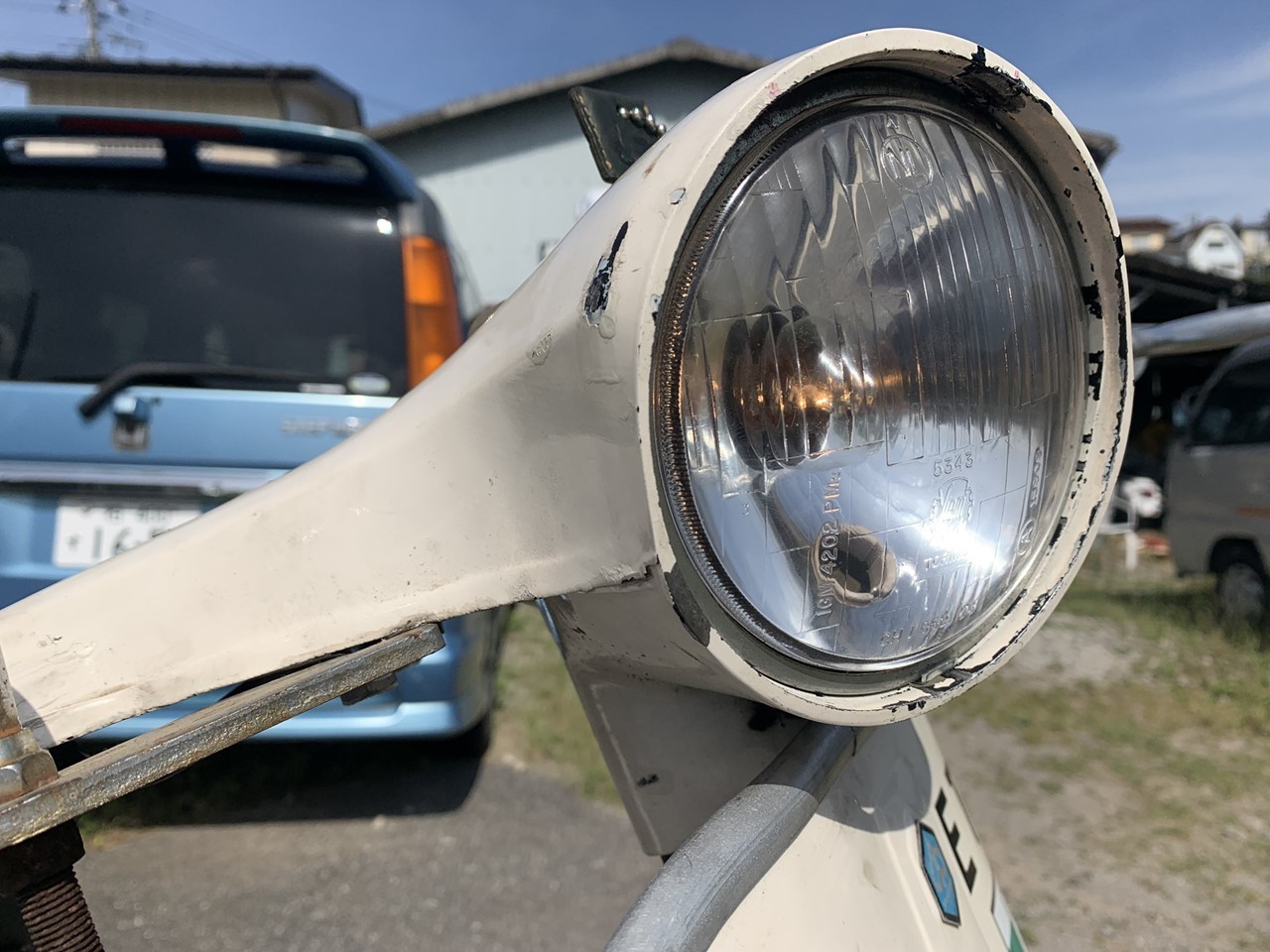 キック一発で始動する場面
