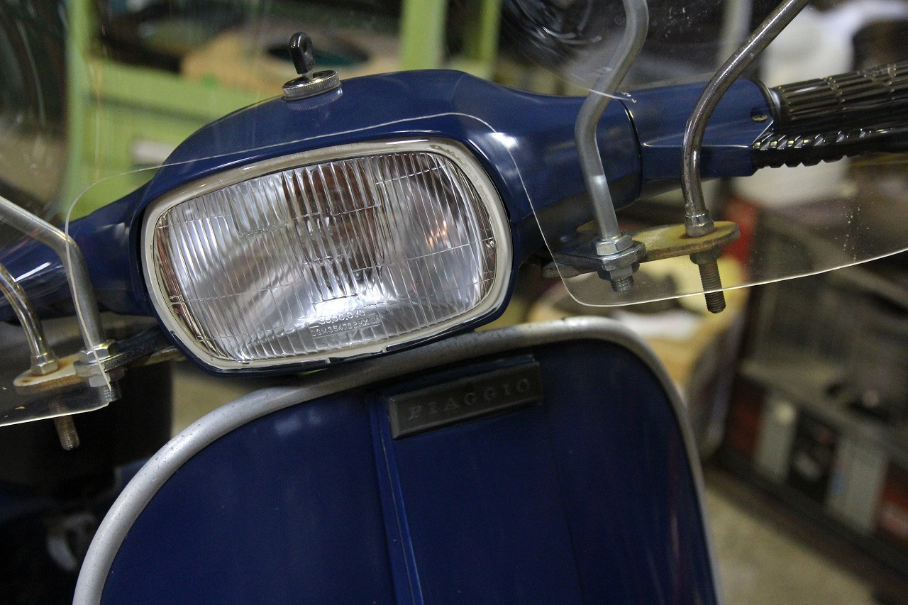 角目ヘッドライト仕様へのコンバート作業中のP125X