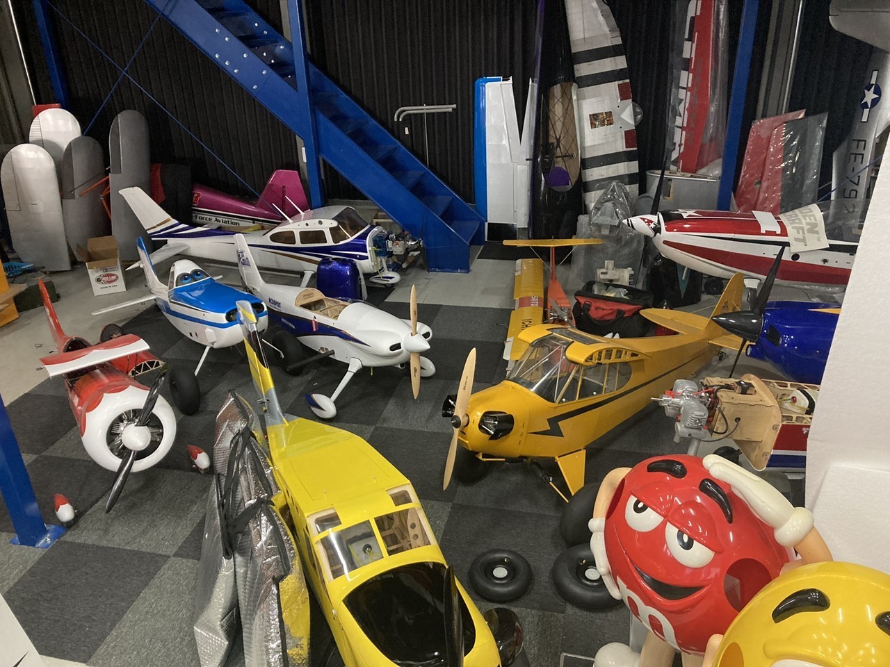 巨大なラジコン飛行機