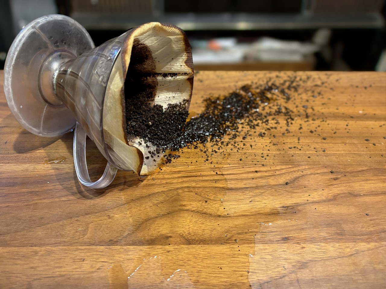 焦りによる作業で起こる悲劇を示すシーン