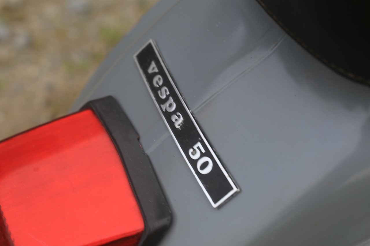 vespa50表記のリアエンブレム