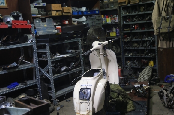 メインハーネスとケーブルを通してエンジンを積み込み完了した車体
