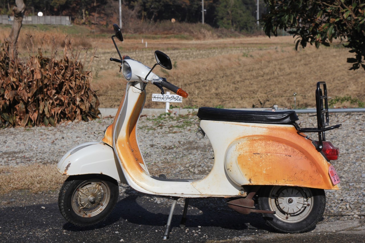 前後とも9インチ化されたベスパ50R