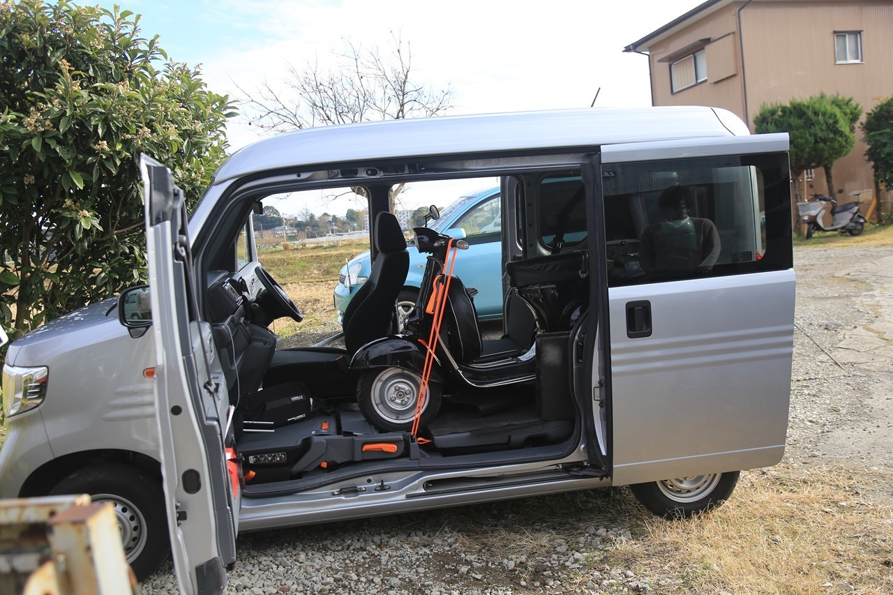 ベスパを積載したホンダN-VAN