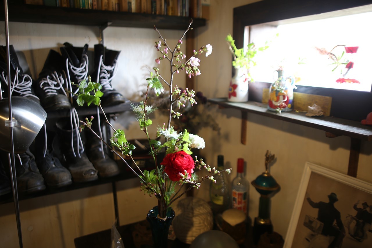 花を飾ったテーブルの花束