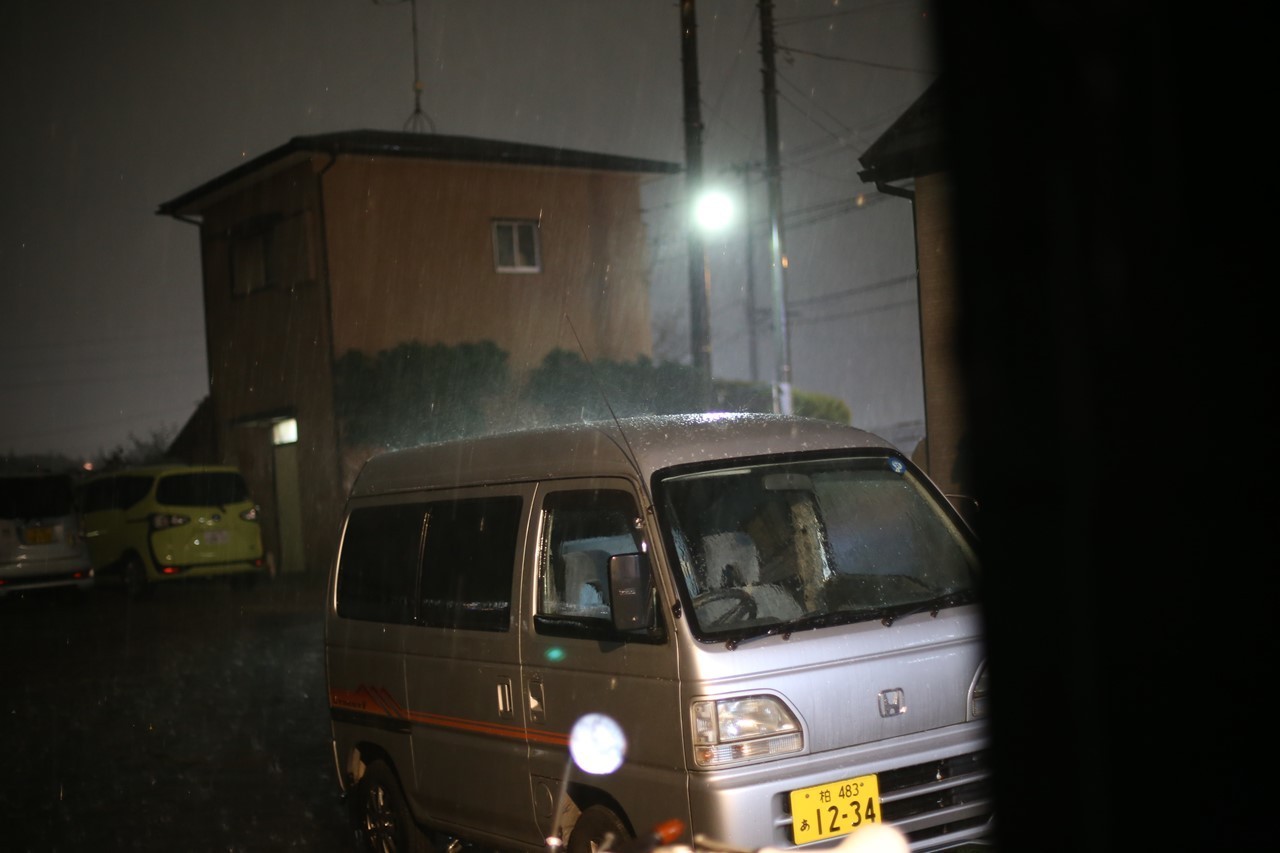 雹が雨に変わった様子
