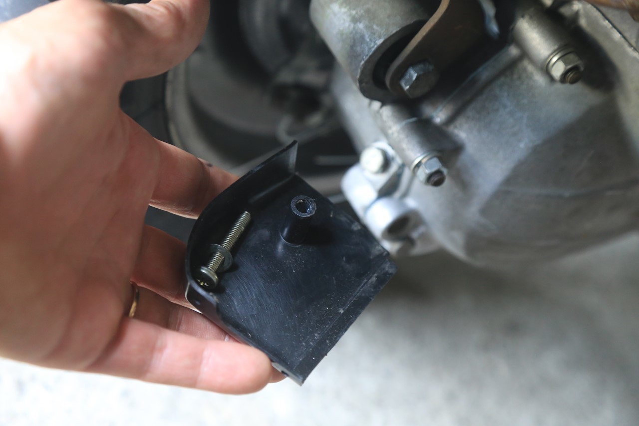 シフトカバー取り付け作業
