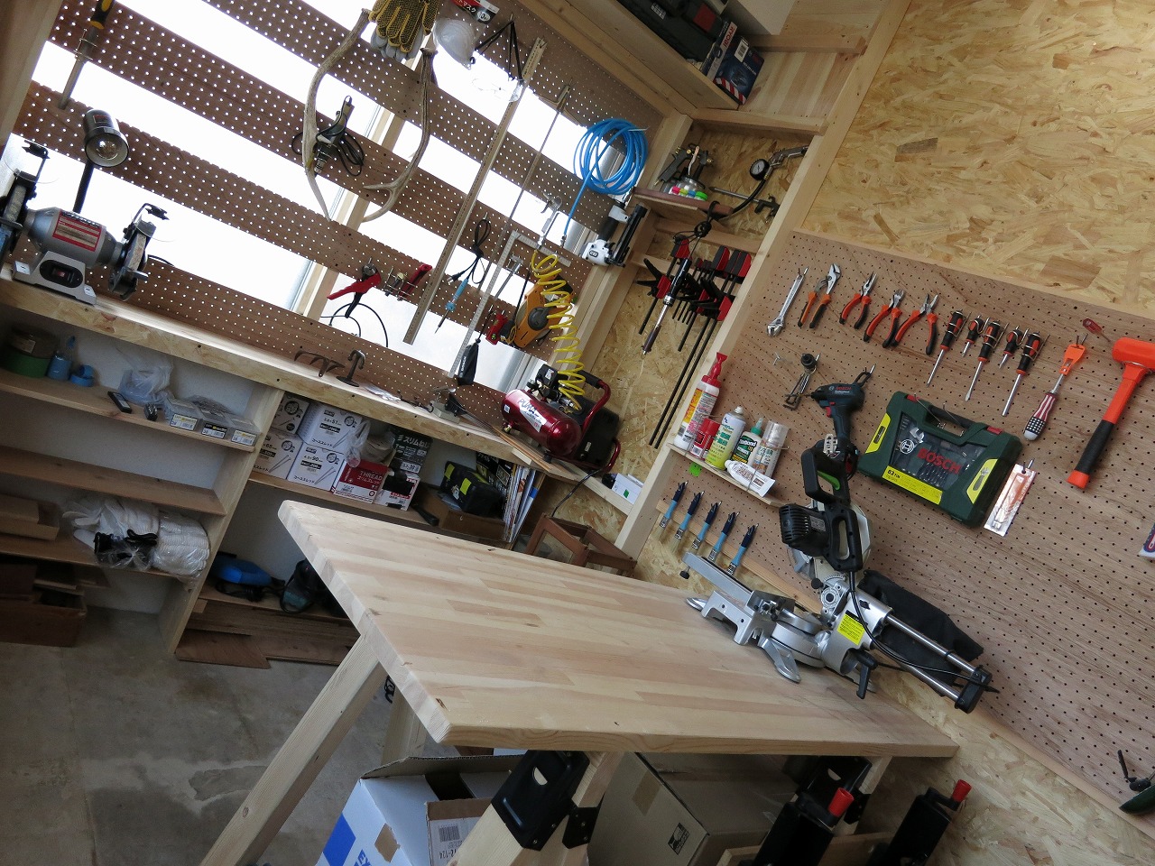 DIYスペースに設置された工具棚