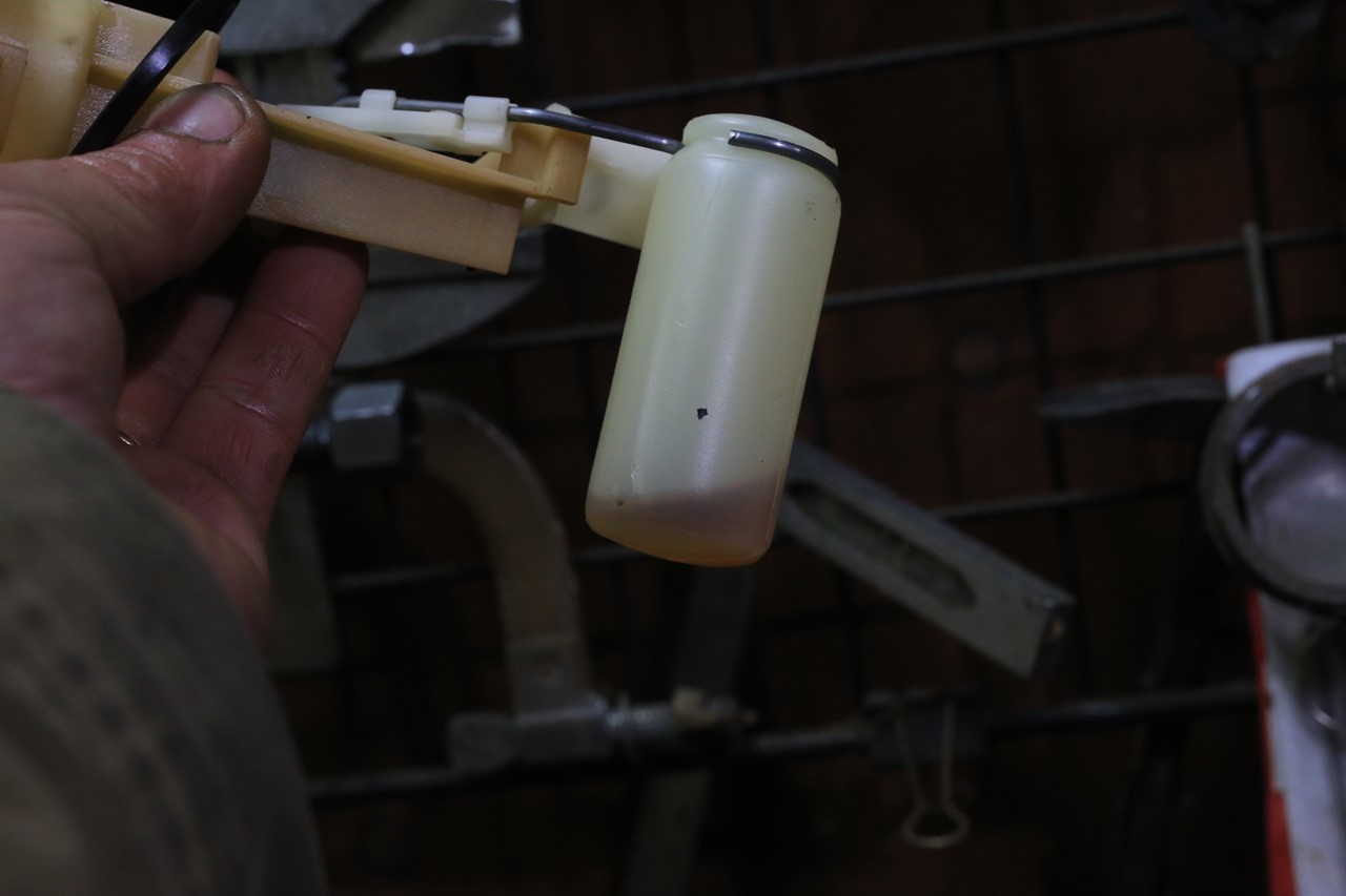 ガソリン残量計のフロート破損