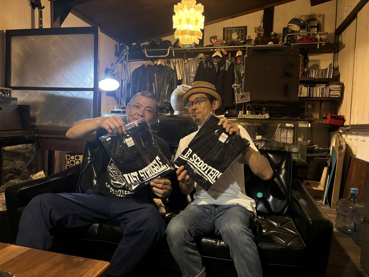 来店したLAST STRUGGLEのメンバーとTシャツ交換会