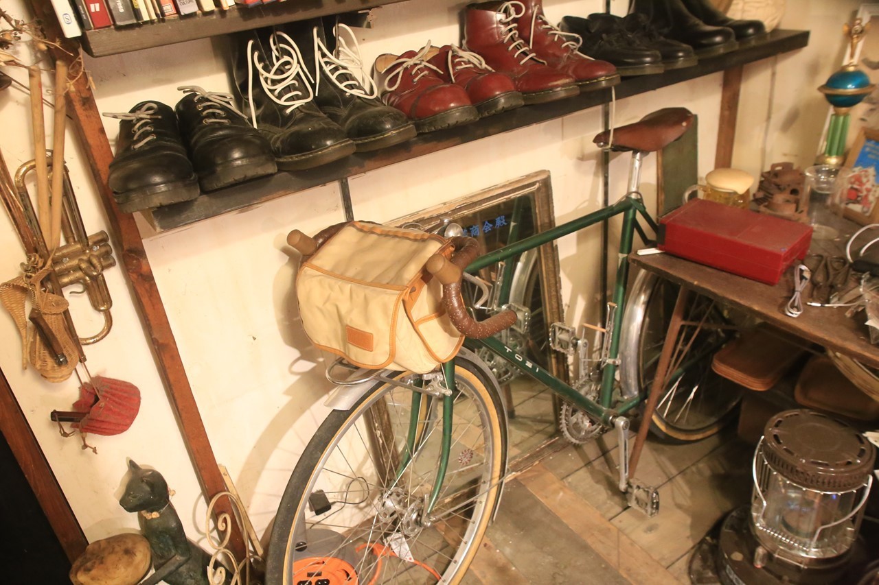 修理後に事務所へ戻された自転車の全体