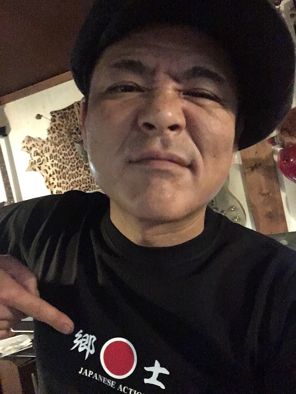 SKINHEADBAND郷士Tシャツを着用した夏の定番スタイル