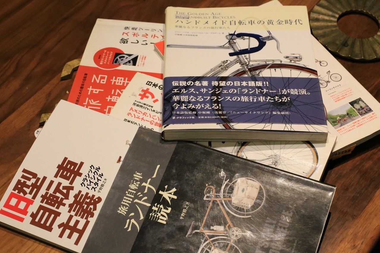 自転車のムック本を読みながらの晩酌