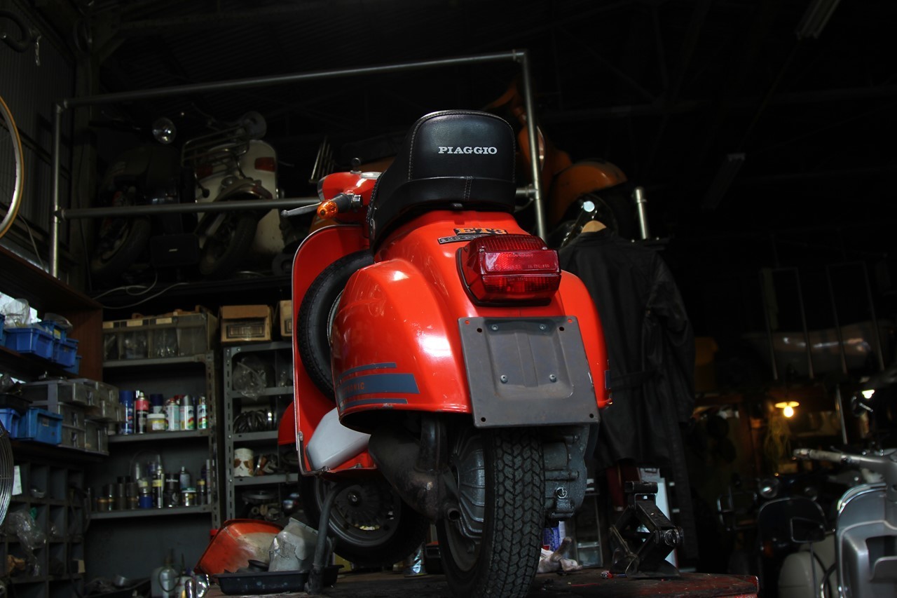 ベスパ125ET3のハンドルパイプ分解作業