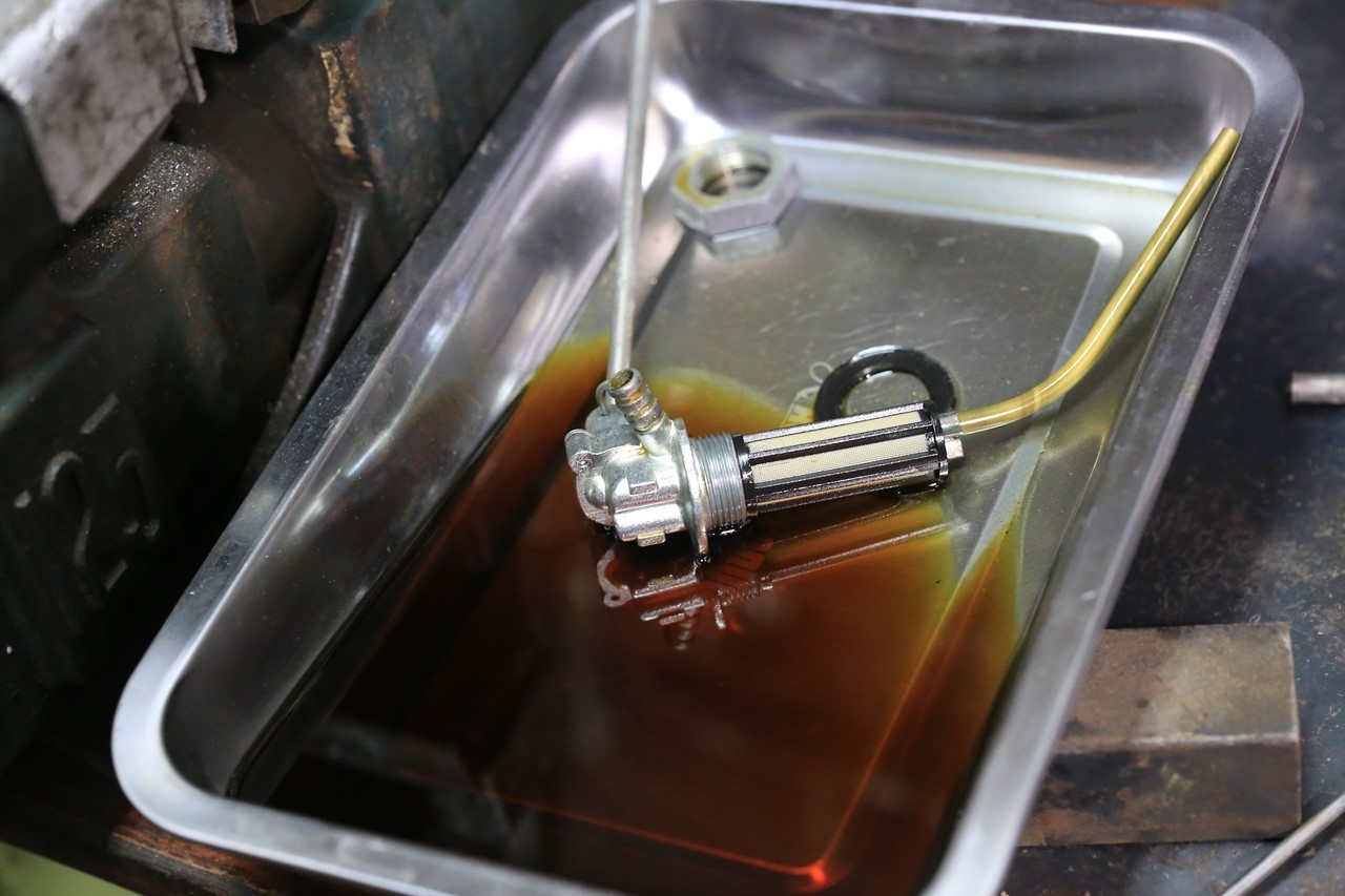 腐ったガソリン臭に嫌気がさして事務作業へ逃避中の一枚