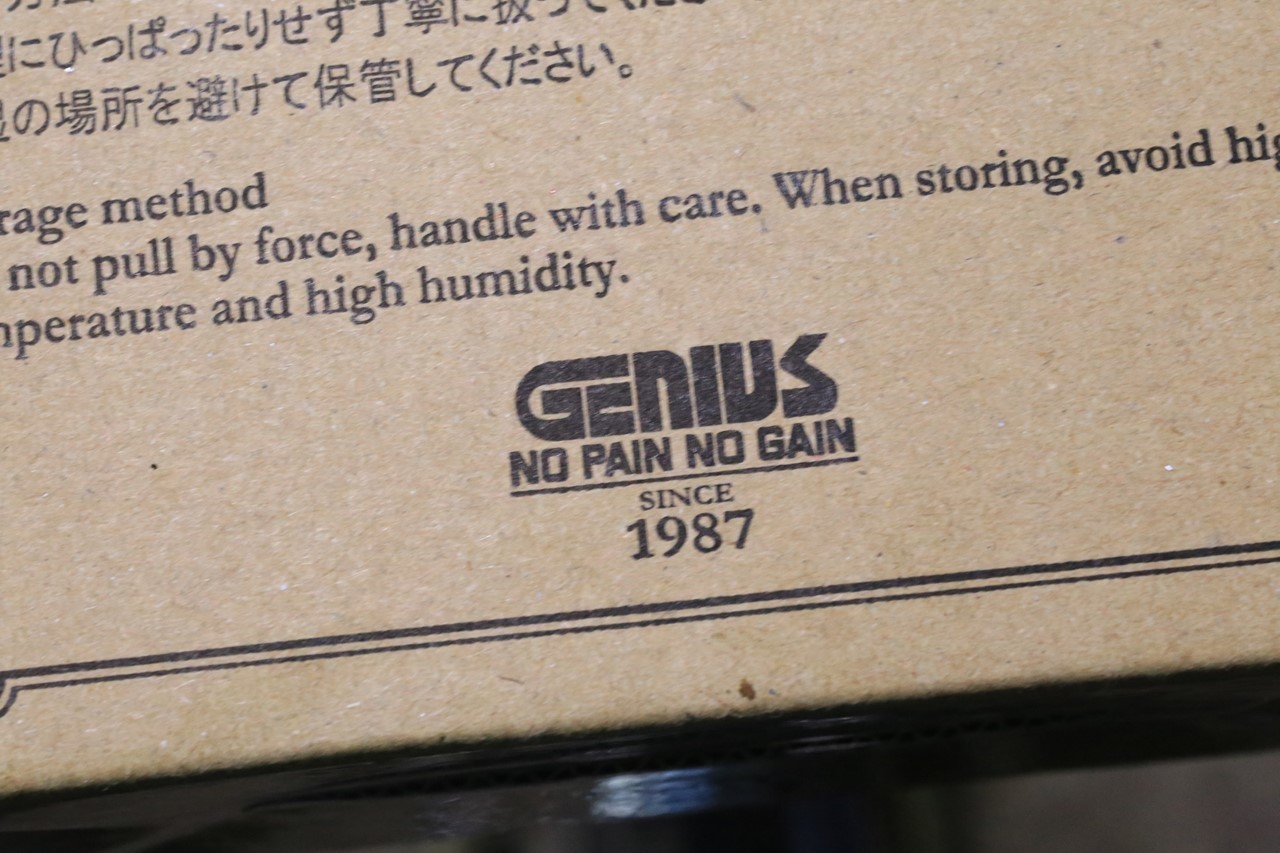GENIUSブランドのグローブ全体