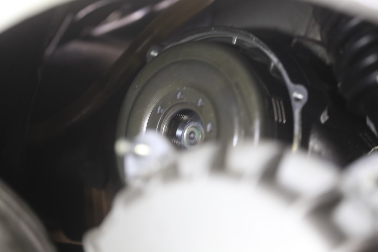 クラッチ点検とセンターナット増し締め