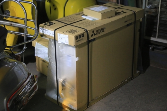 新しく届いたエアコン