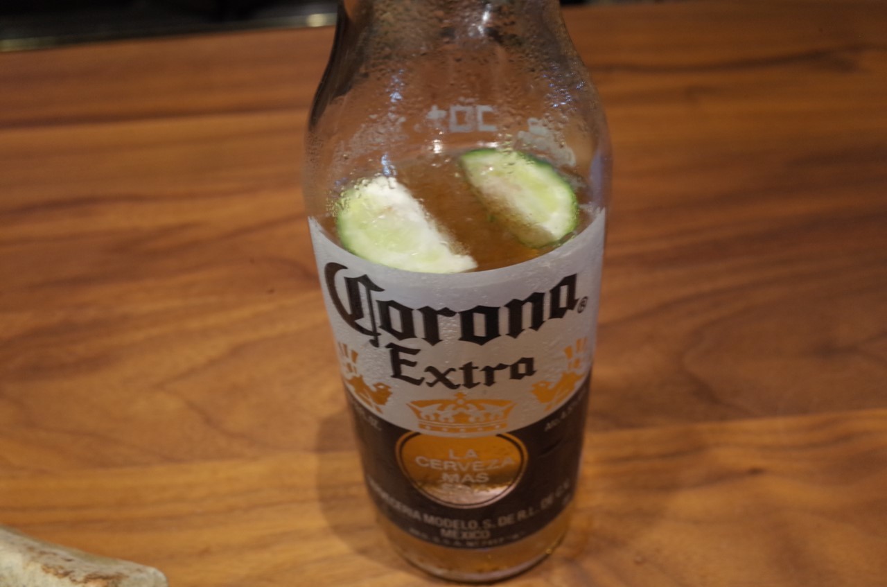 コロナビールと自家製レモン