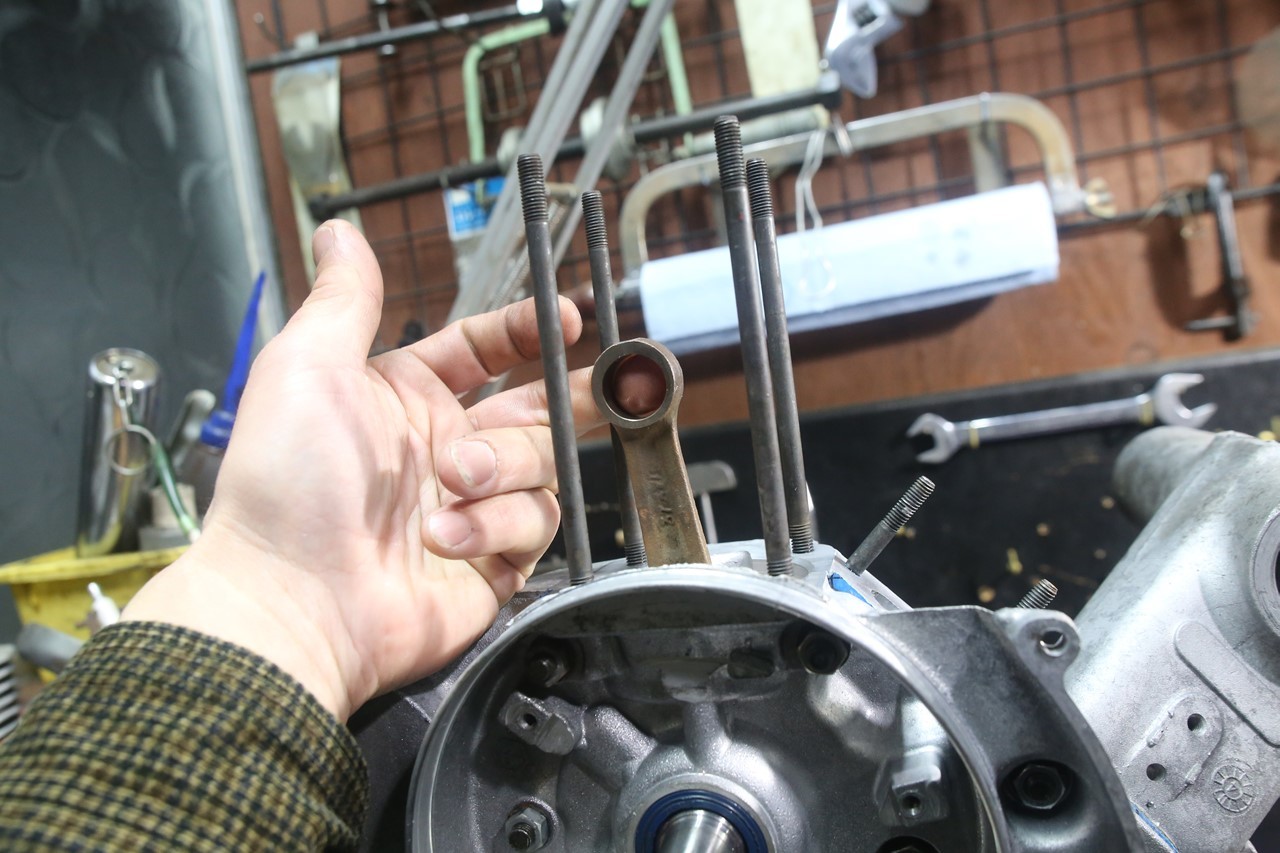 ベスパ125ET3のエンジン（クランク回転確認）