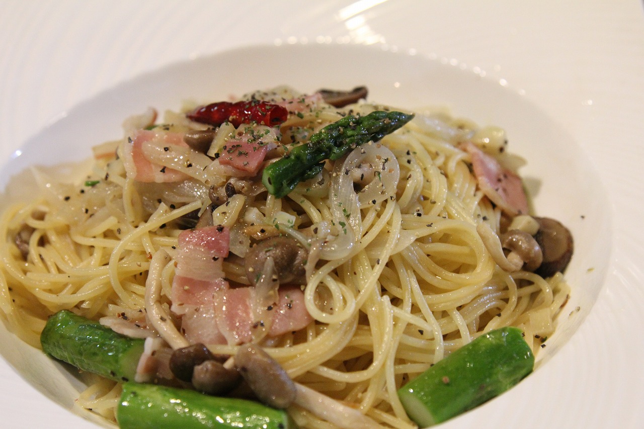 アスパラ入りの初物パスタ