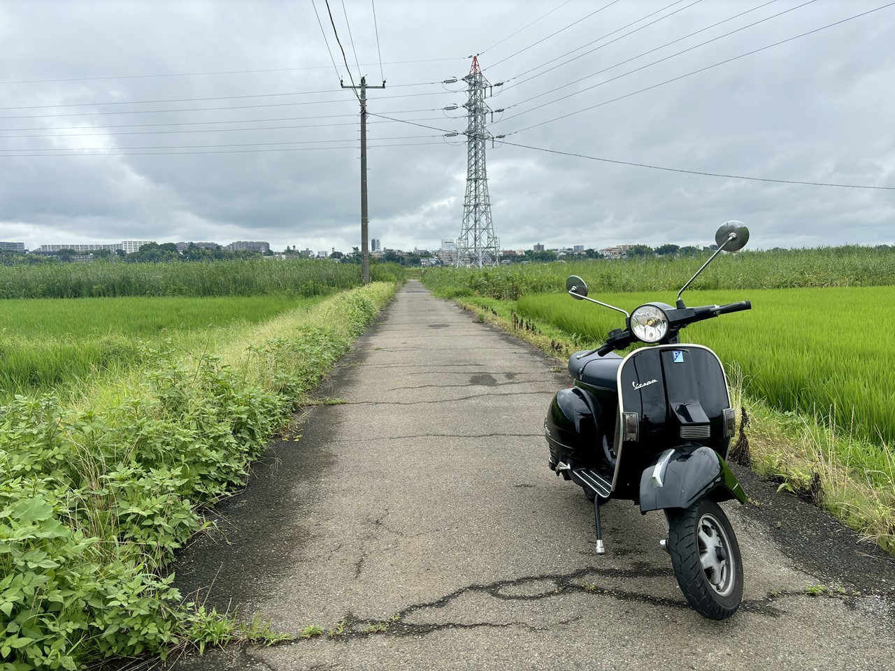 PX200FL2のライト点検中の車体