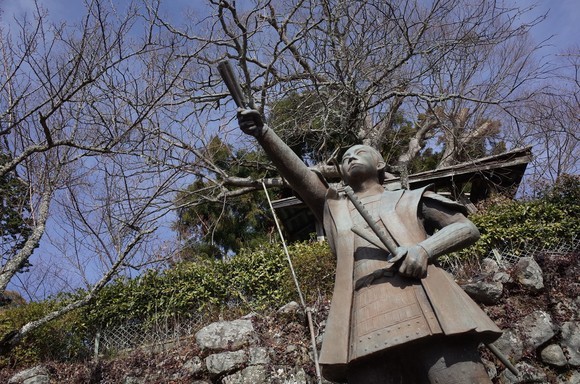 藤田小四郎像