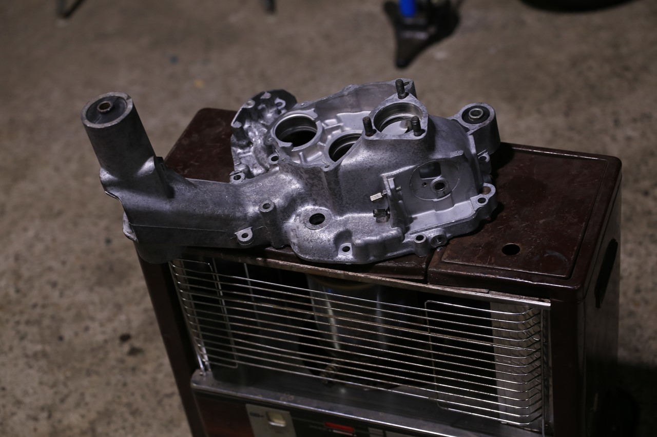 ベアリング装着準備のストーブ作業