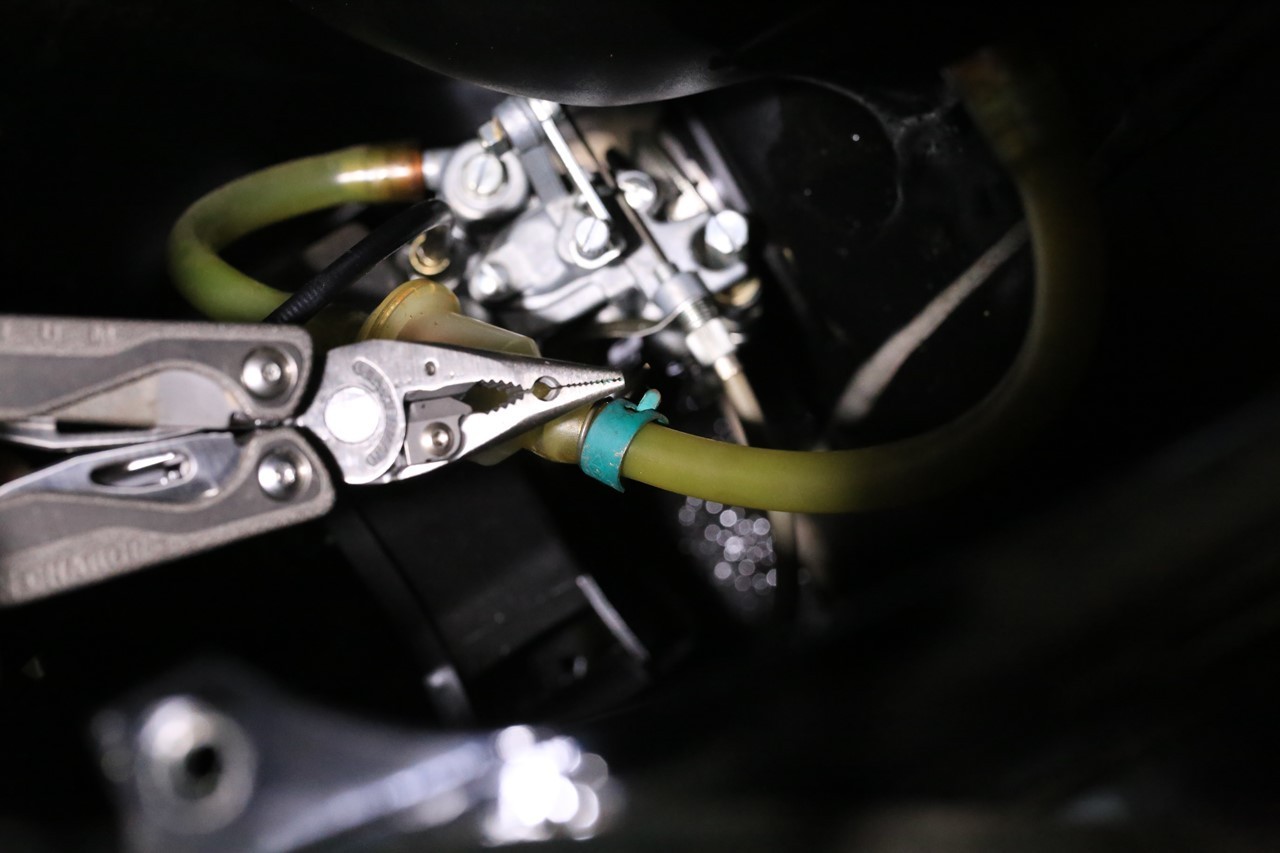 ホースバンドの処理・工具の用意